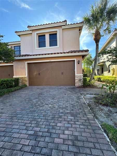 127 W Riverwalk Cir W
