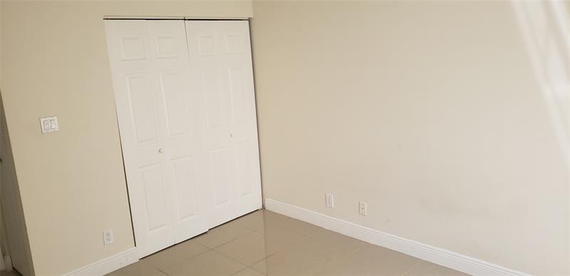 Photo: 9 of 22