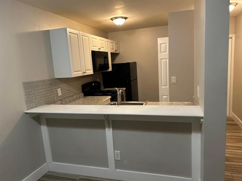 Photo: 6 of 23