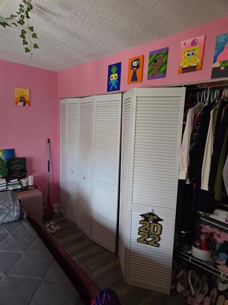 Photo: 17 of 26