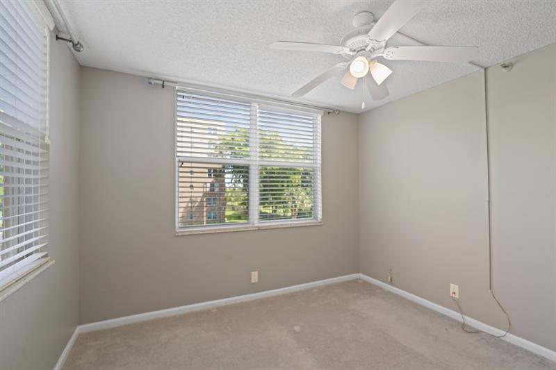 Photo: 18 of 24