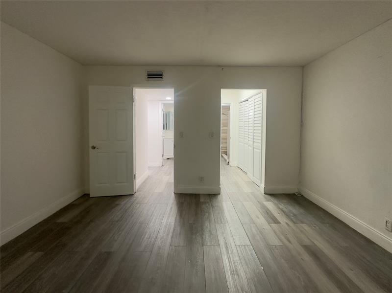 Photo: 17 of 24