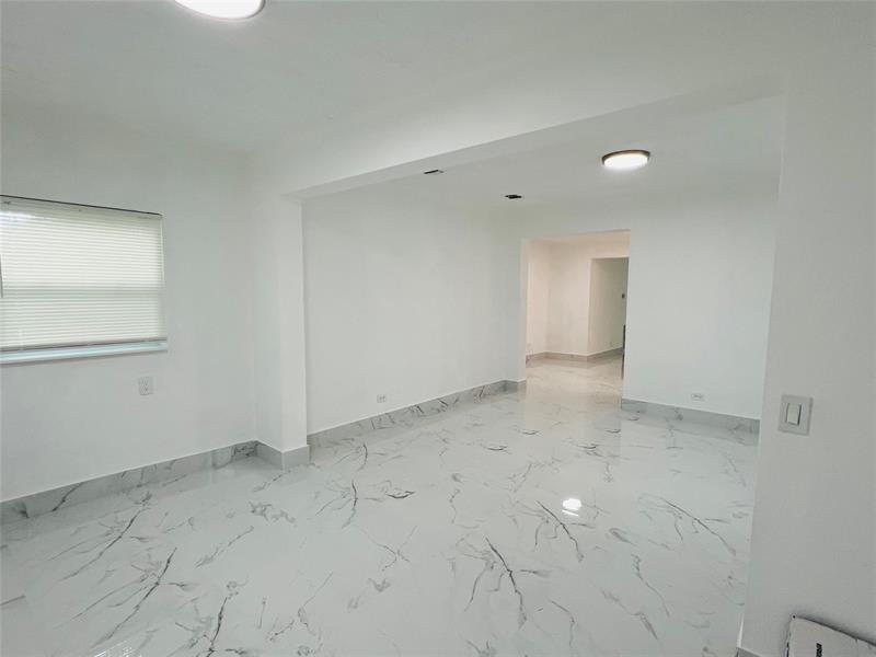 Photo: 15 of 26