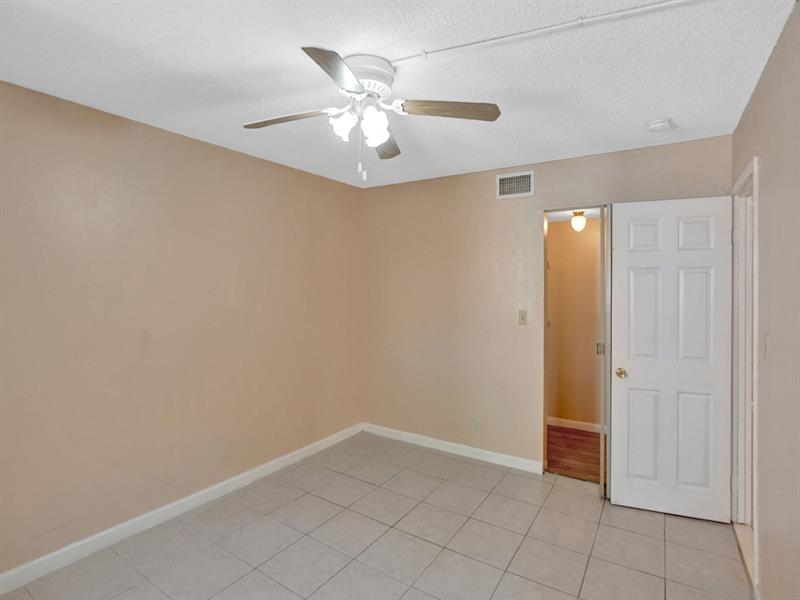 Photo: 15 of 25