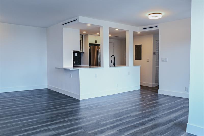 Photo: 5 of 26