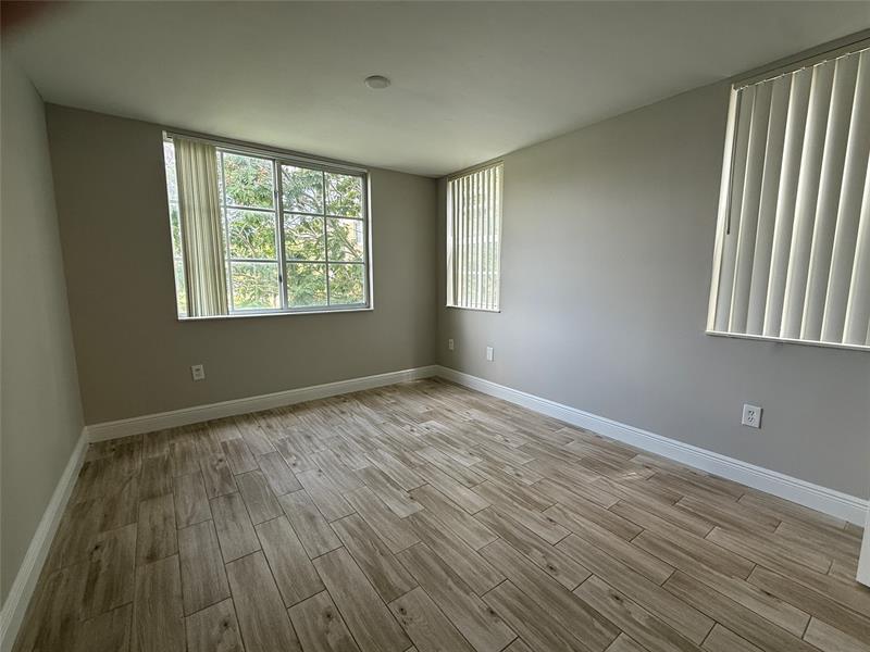 Photo: 16 of 26