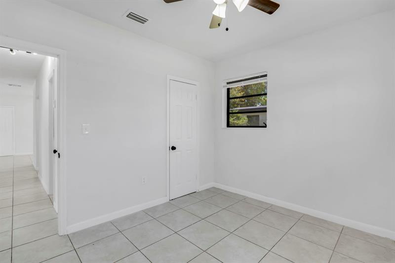 Photo: 18 of 21