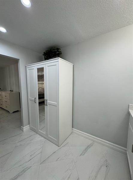 Photo: 16 of 22