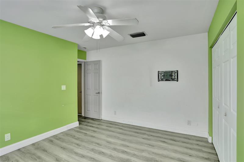 Photo: 16 of 22