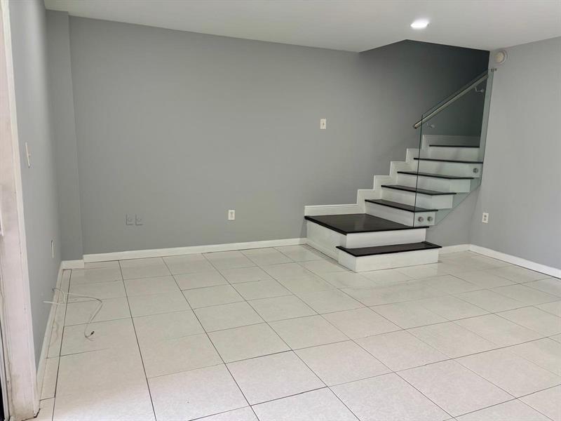 Photo: 5 of 23