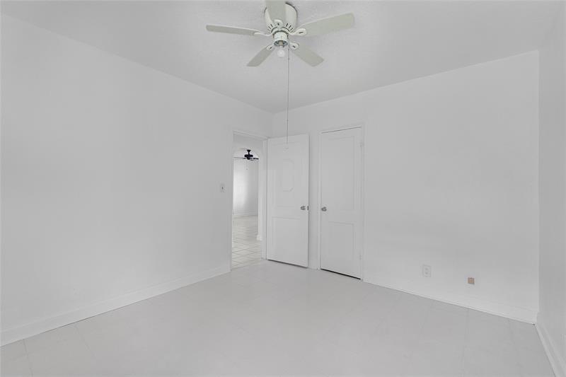 Photo: 13 of 25