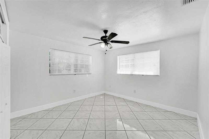 Photo: 20 of 25
