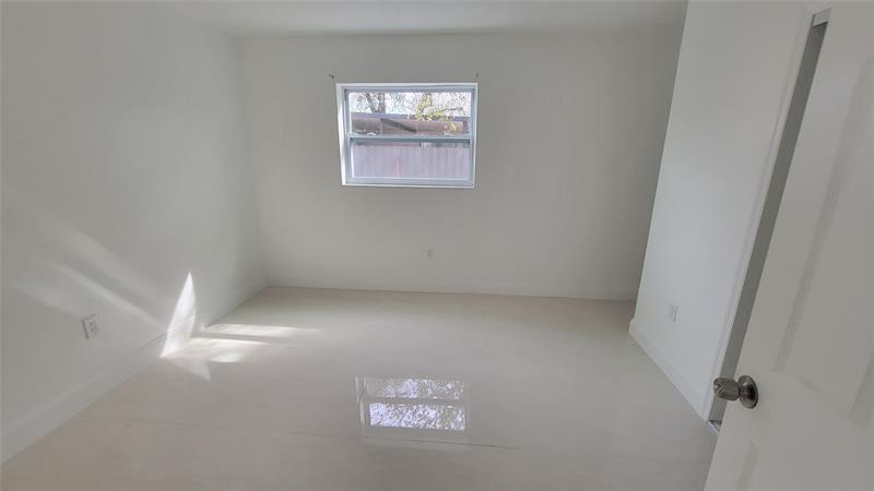 Photo: 2 of 6