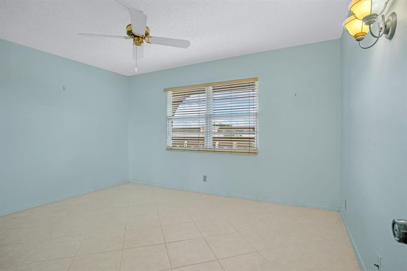 Photo: 17 of 28