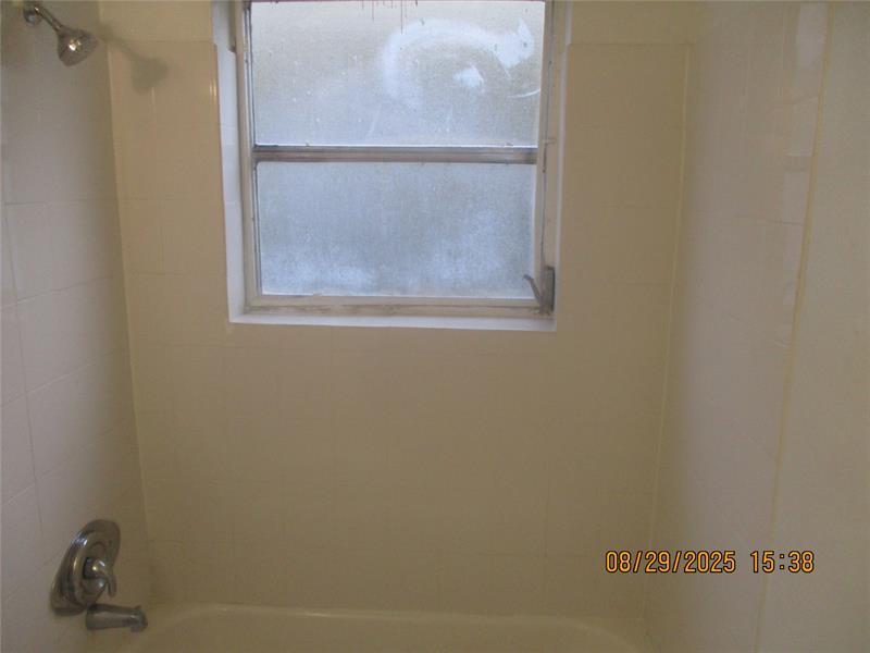 Photo: 10 of 21