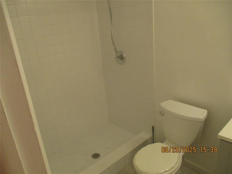 Photo: 15 of 21