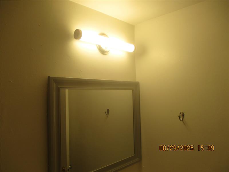 Photo: 17 of 21