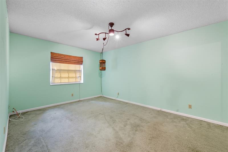 Photo: 15 of 24