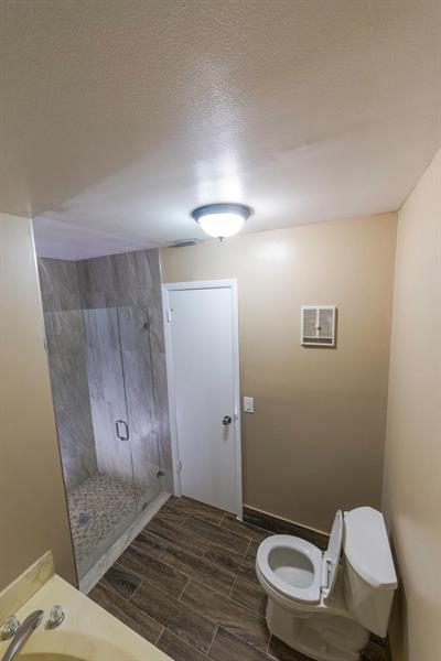 Photo: 15 of 25