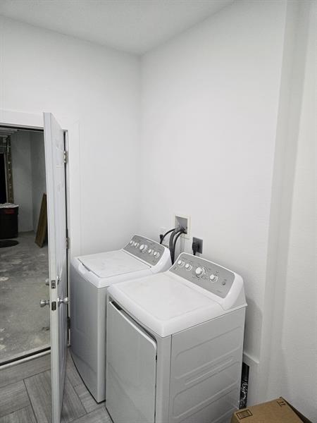 Photo: 17 of 18
