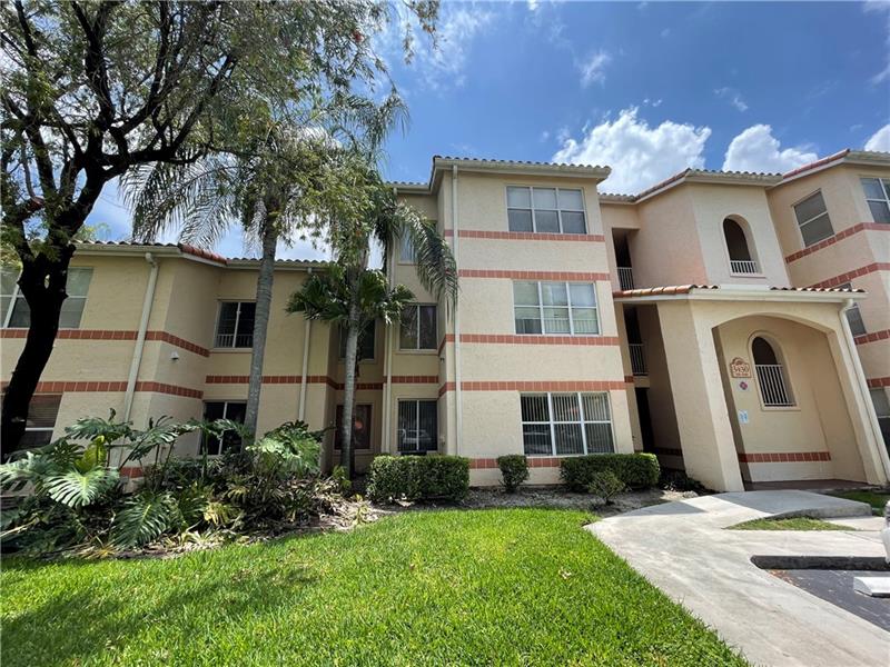3430 Pinewalk Dr N #613