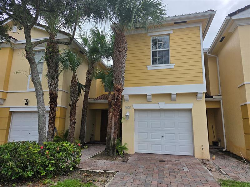 960 Pipers Cay Dr #960