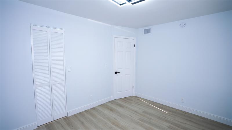 Photo: 10 of 25