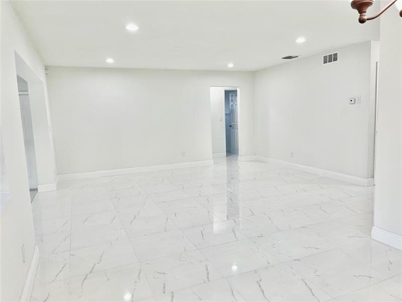 Photo: 9 of 24