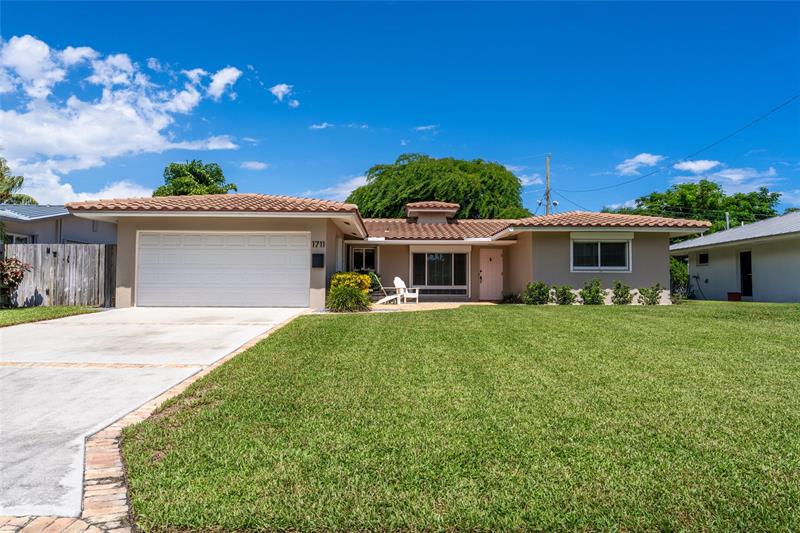 1711 NE 40th Ct