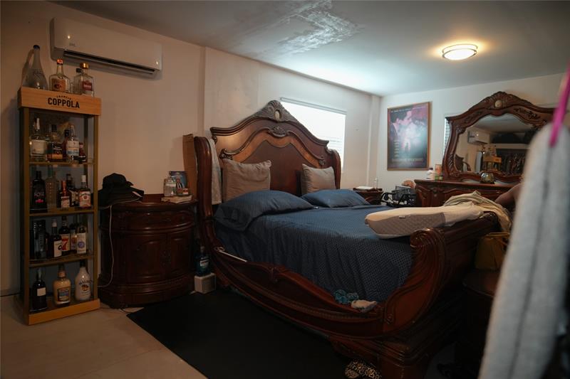 Photo: 16 of 26