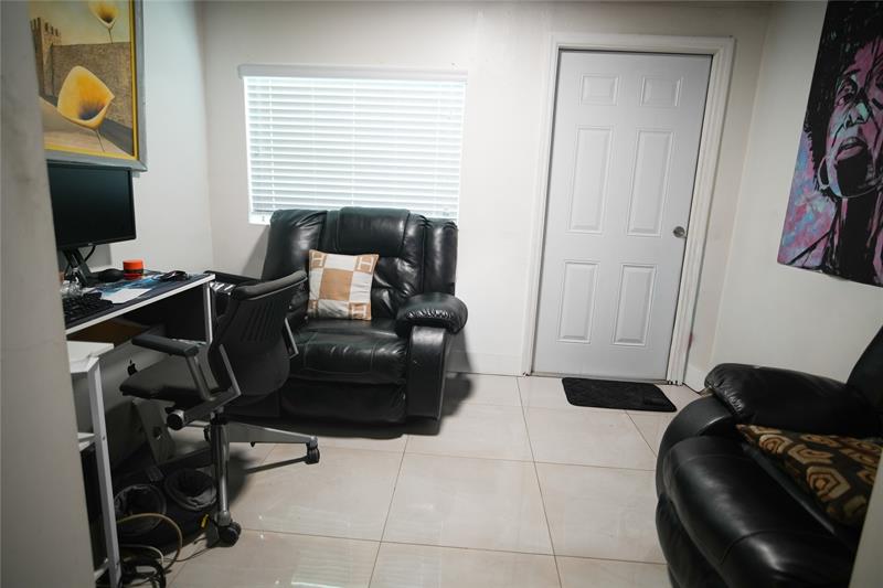 Photo: 4 of 26