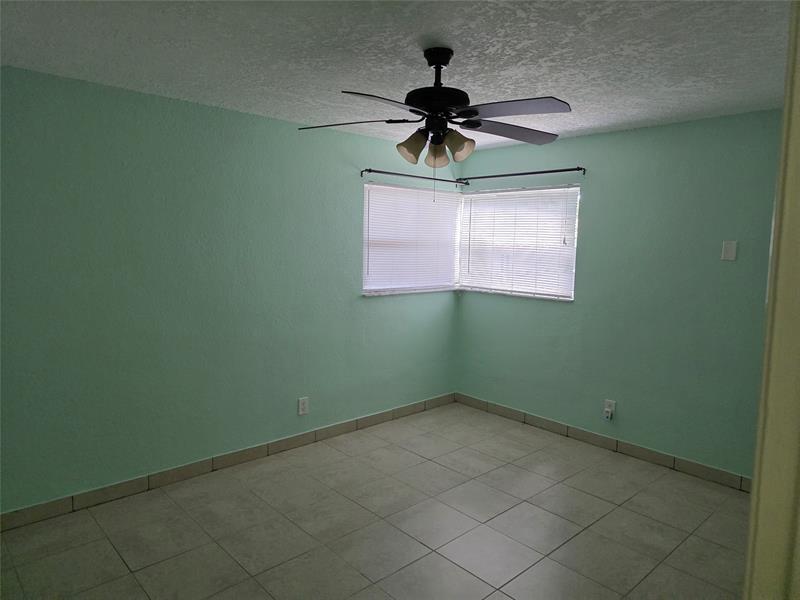 Photo: 10 of 26