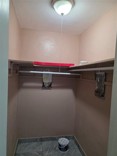 Photo: 15 of 26
