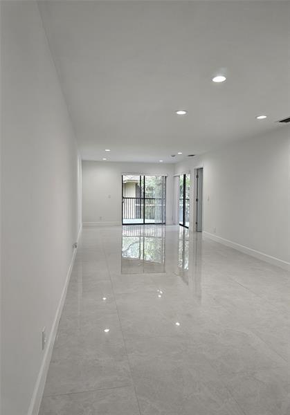 Photo: 6 of 31