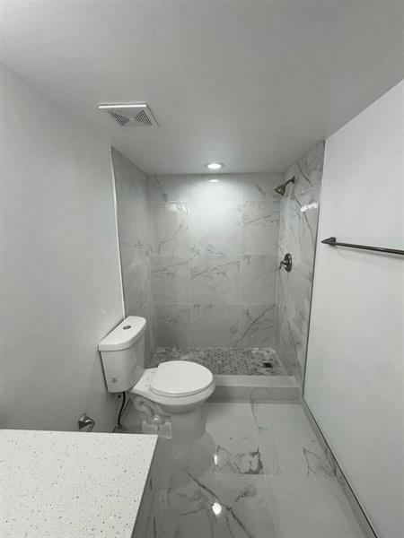Photo: 15 of 19