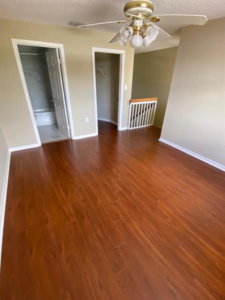 Photo: 15 of 26