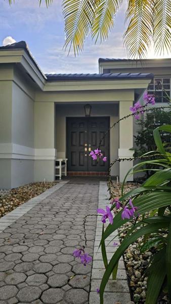 Photo: 4 of 52