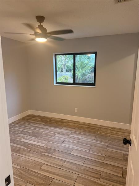 Photo: 16 of 25