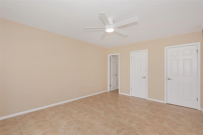 Photo: 16 of 26