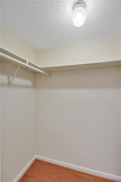 Photo: 15 of 27