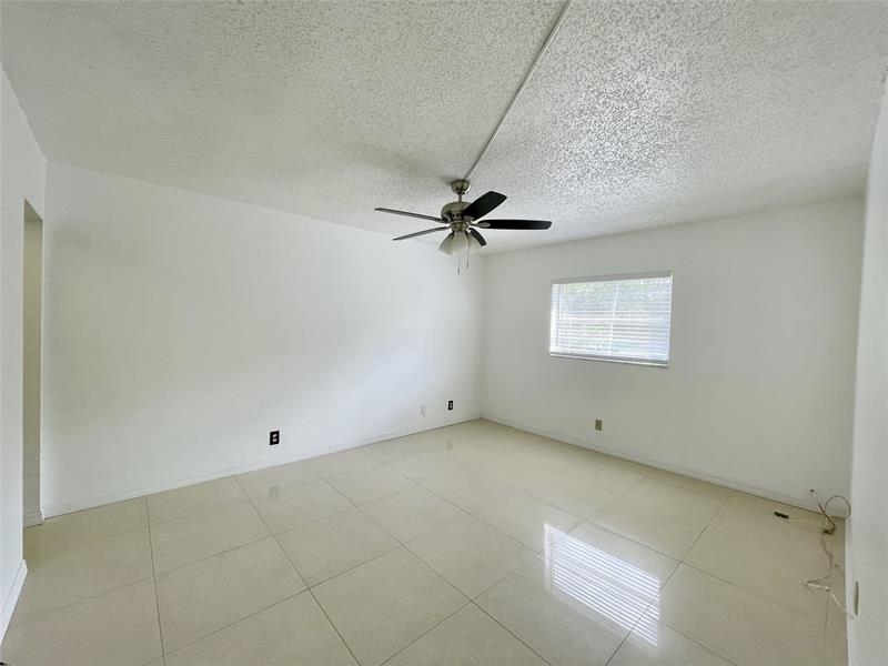 Photo: 8 of 25