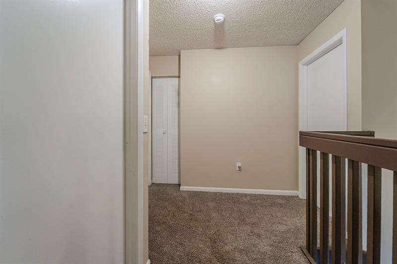 Photo: 14 of 27