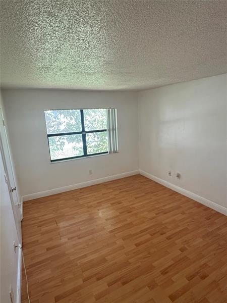 Photo: 20 of 29