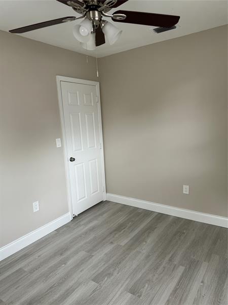 Photo: 6 of 27