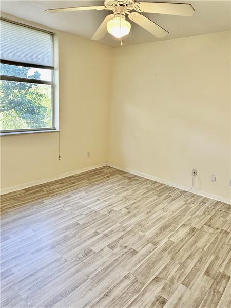 Photo: 17 of 25