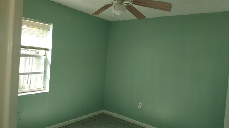 Photo: 6 of 12