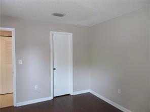 Photo: 15 of 26