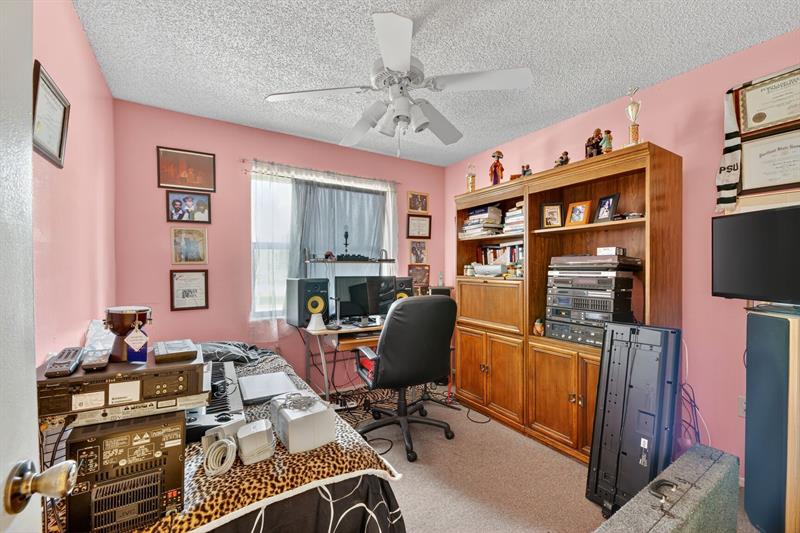 Photo: 14 of 20