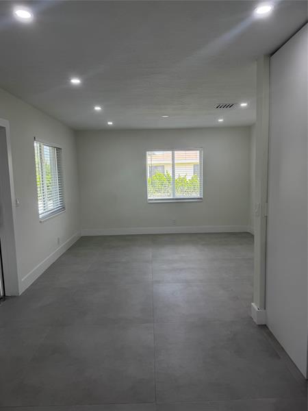 Photo: 5 of 29