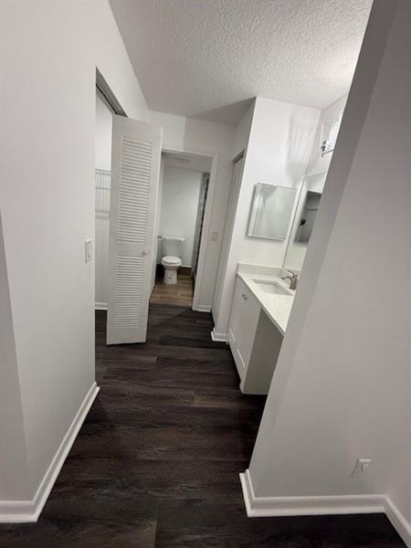 Photo: 15 of 26
